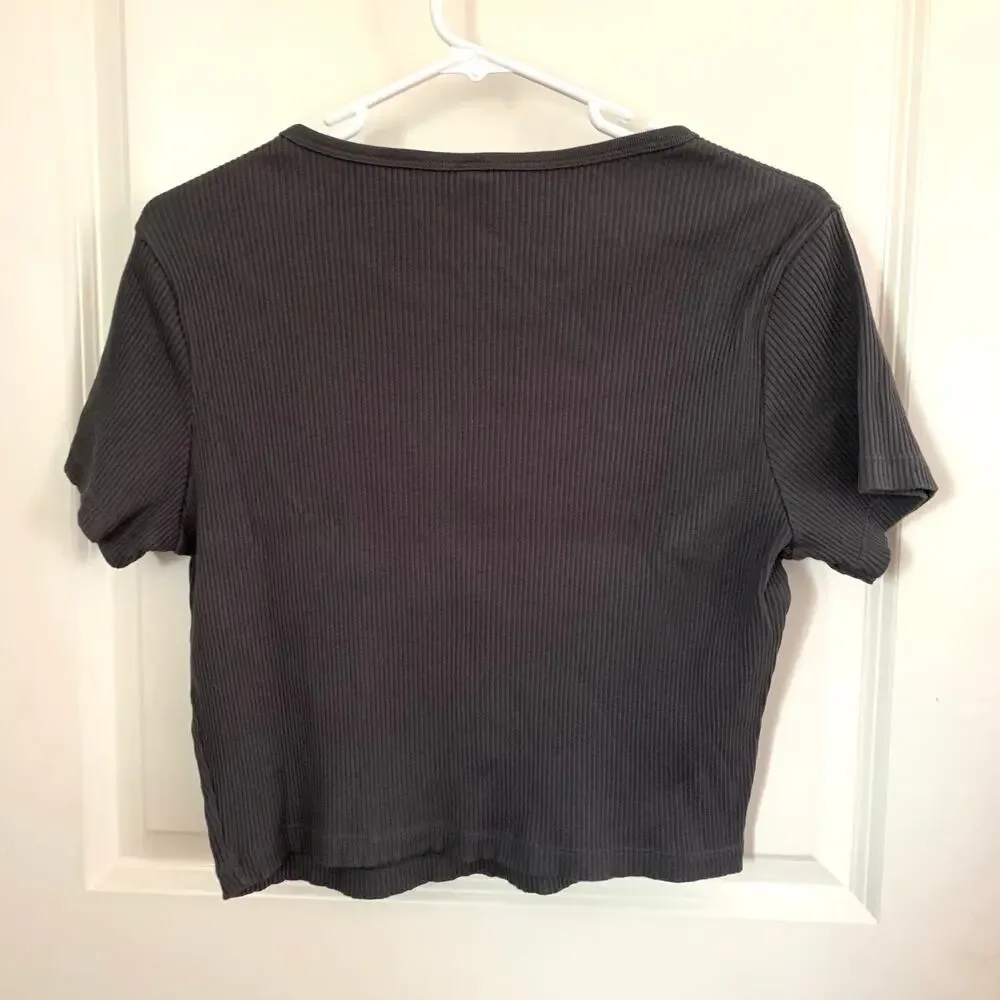 3/$15 Uniqlo Ribbed Crew Neck Short Sleeve Cropped T-shirt Gray *Discoloration* - Picture 4 of 7